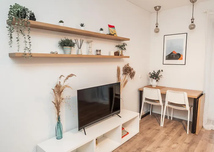 Apartment Modern Next To Castle *